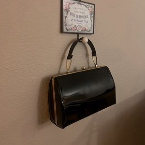 Vintage Patent Kiss Lock Handbag ✨🖤
